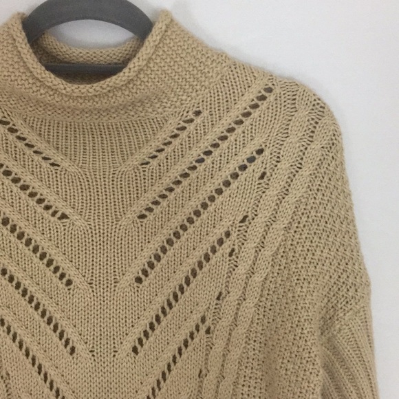 ✨3/$20✨
{STITCH FIX} OLIVE & OAK DOLMAN SWEATER - Picture 4 of 9